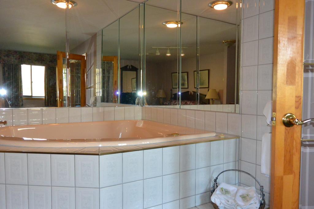 Mcintosh Country Inn & Conference Centre Morrisburg Eksteriør bilde