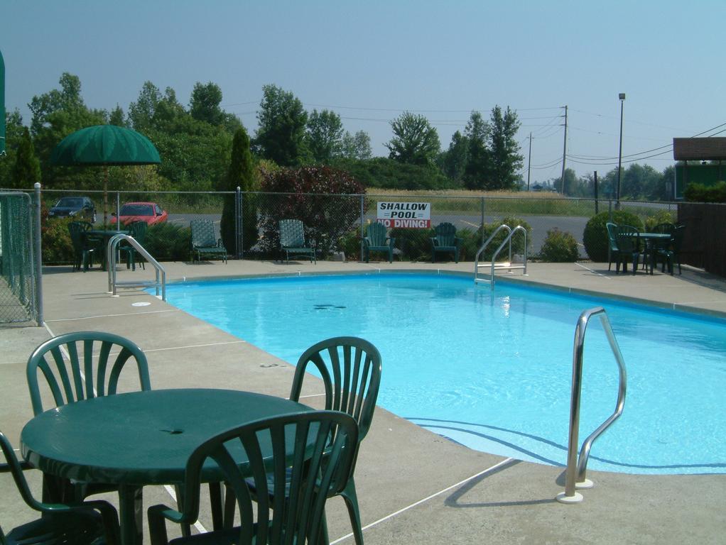 Mcintosh Country Inn & Conference Centre Morrisburg Eksteriør bilde