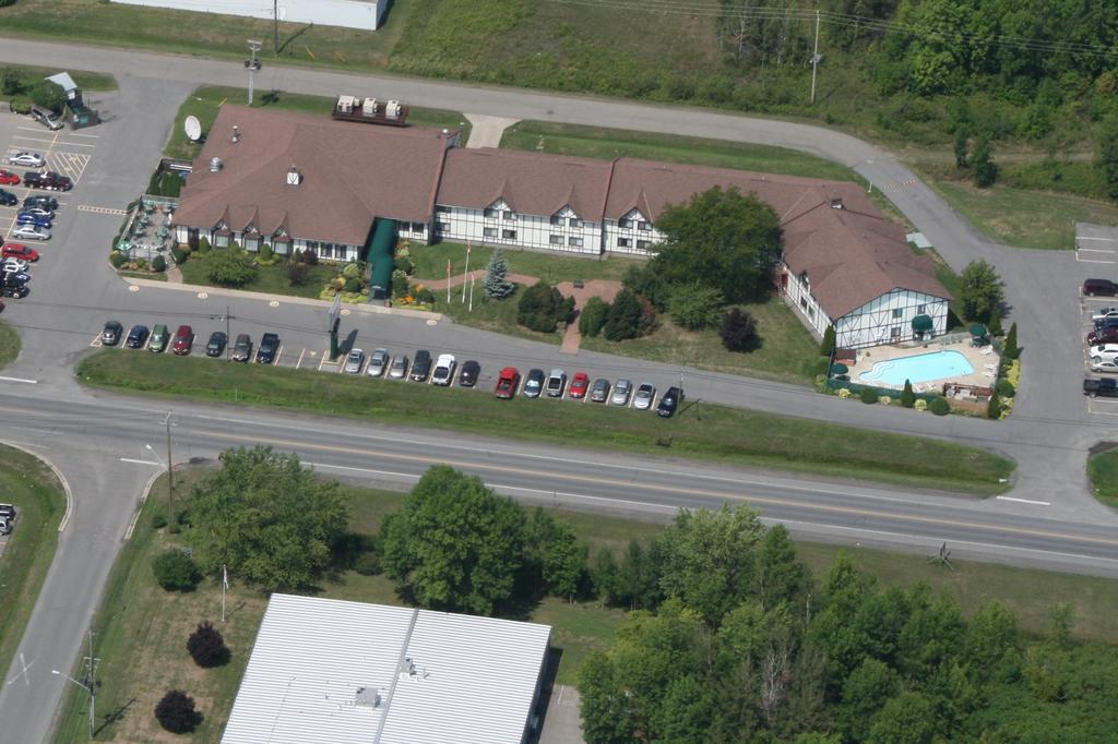 Mcintosh Country Inn & Conference Centre Morrisburg Eksteriør bilde